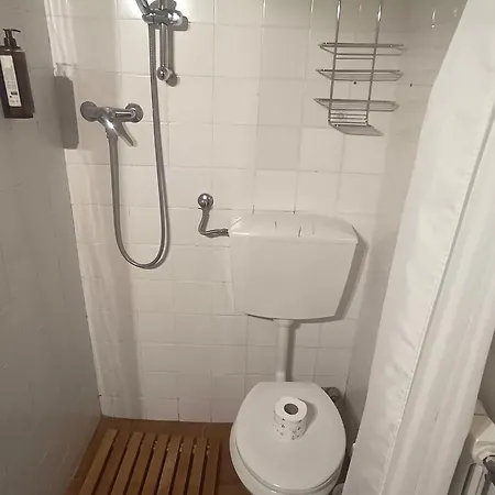 Di Casalmustia Pensión 2*